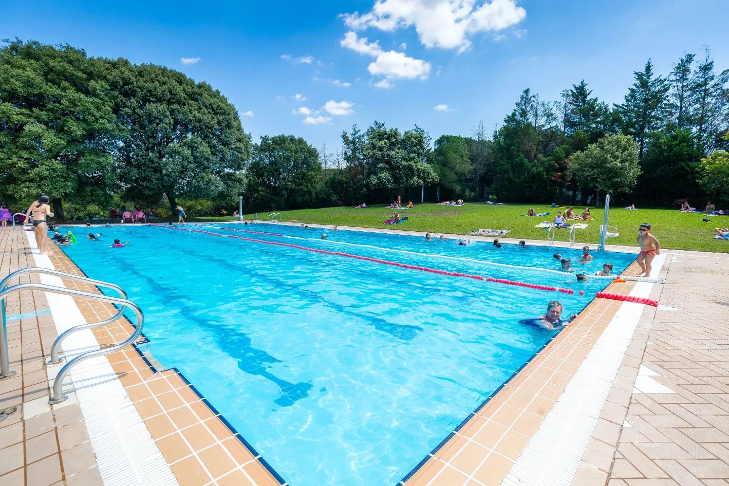 Les piscines de Cerdanyola, un oasi per combatre les altes temperatures